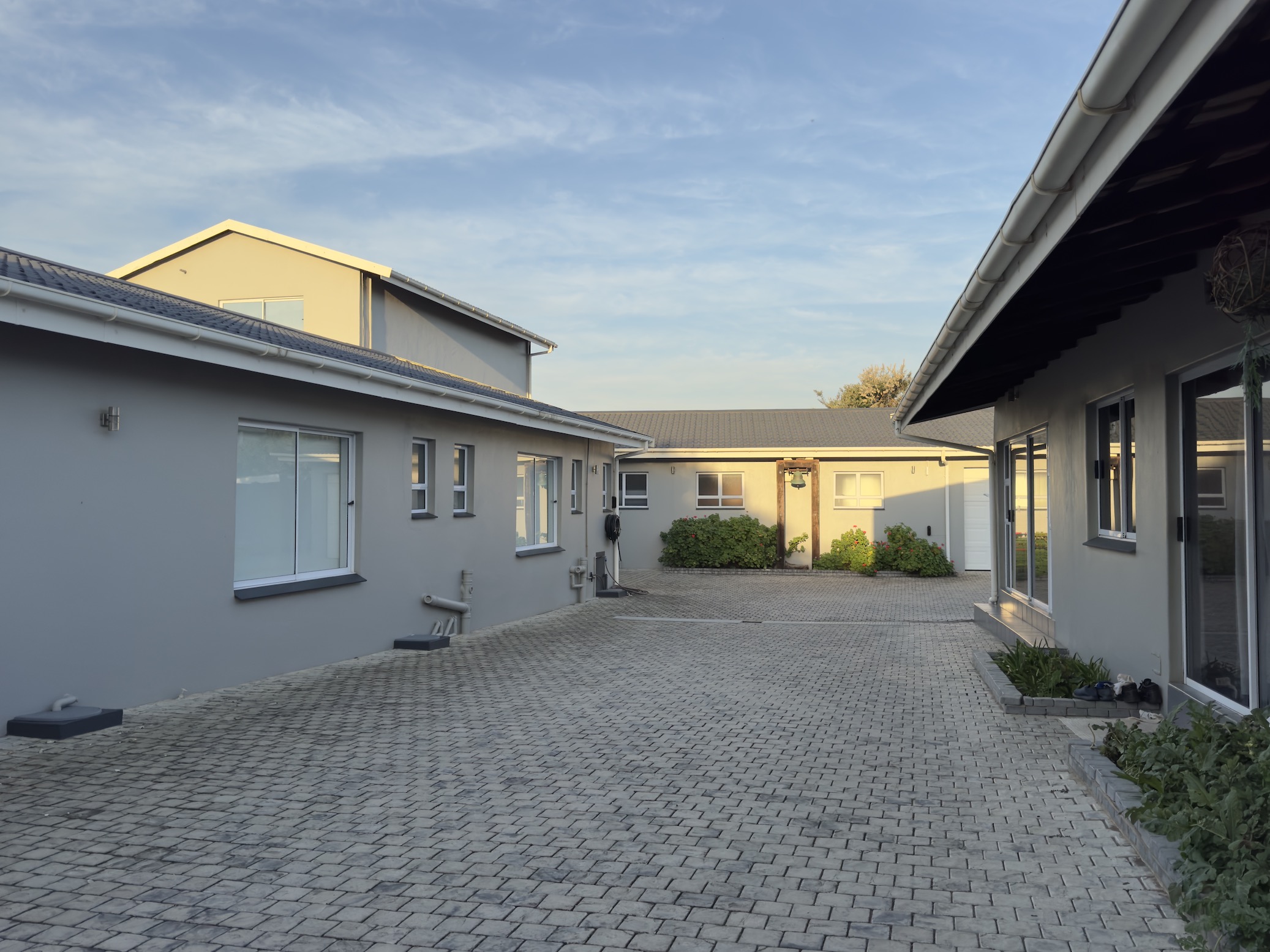 A Contemporary Beach House - 48 Cherry Lane Driveway & Guest Parking